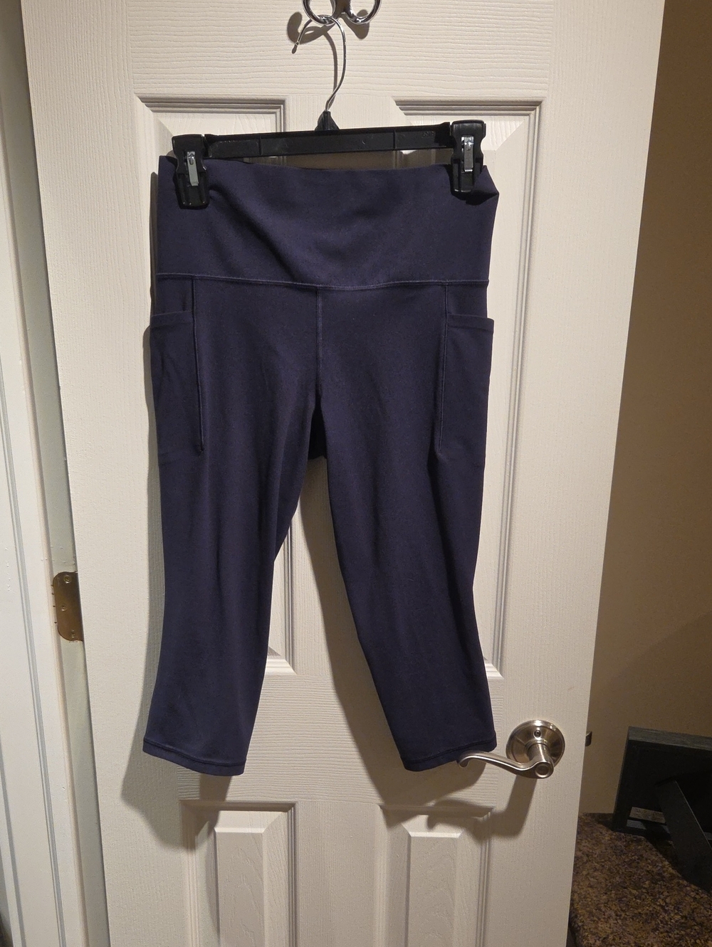 Athleta Salutation Stash Pocket II Capri